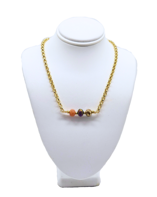 Choker artesanal hecho a mano con cristales checos en tonos ámbar, rosa viejo y tornasol. Diseño femenino, moderno y edición limitada. DC&Y Jewelry.