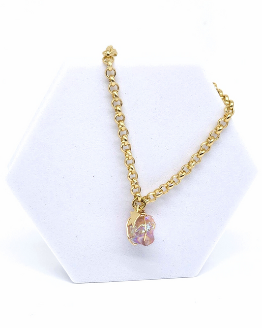 Pulsera artesanal hecha a mano con cuarzo rosa natural y colgante de estrella en madre perla. Joya significativa y elegante Ideal para regalar o para llevar contigo. Edición limitada. Disponible en DC&Y Jewelry.