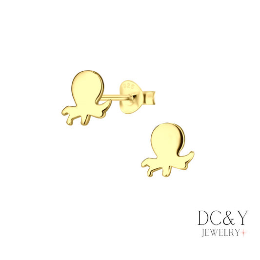Pantallas de pulpo en plata 925 con baño de oro 14k y recubrimiento anti-deslustre. Pulidas a mano, libres de níquel, plomo e hipoalergénicas. DC&Y Jewelry.